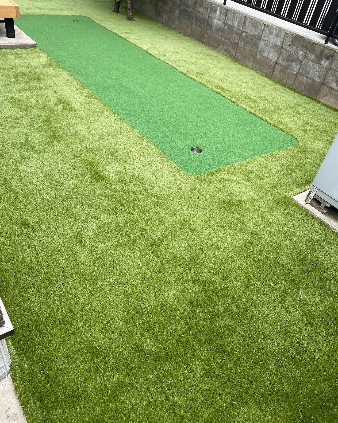 image2 2 人工芝とゴルフパターのコラボです(^^♪