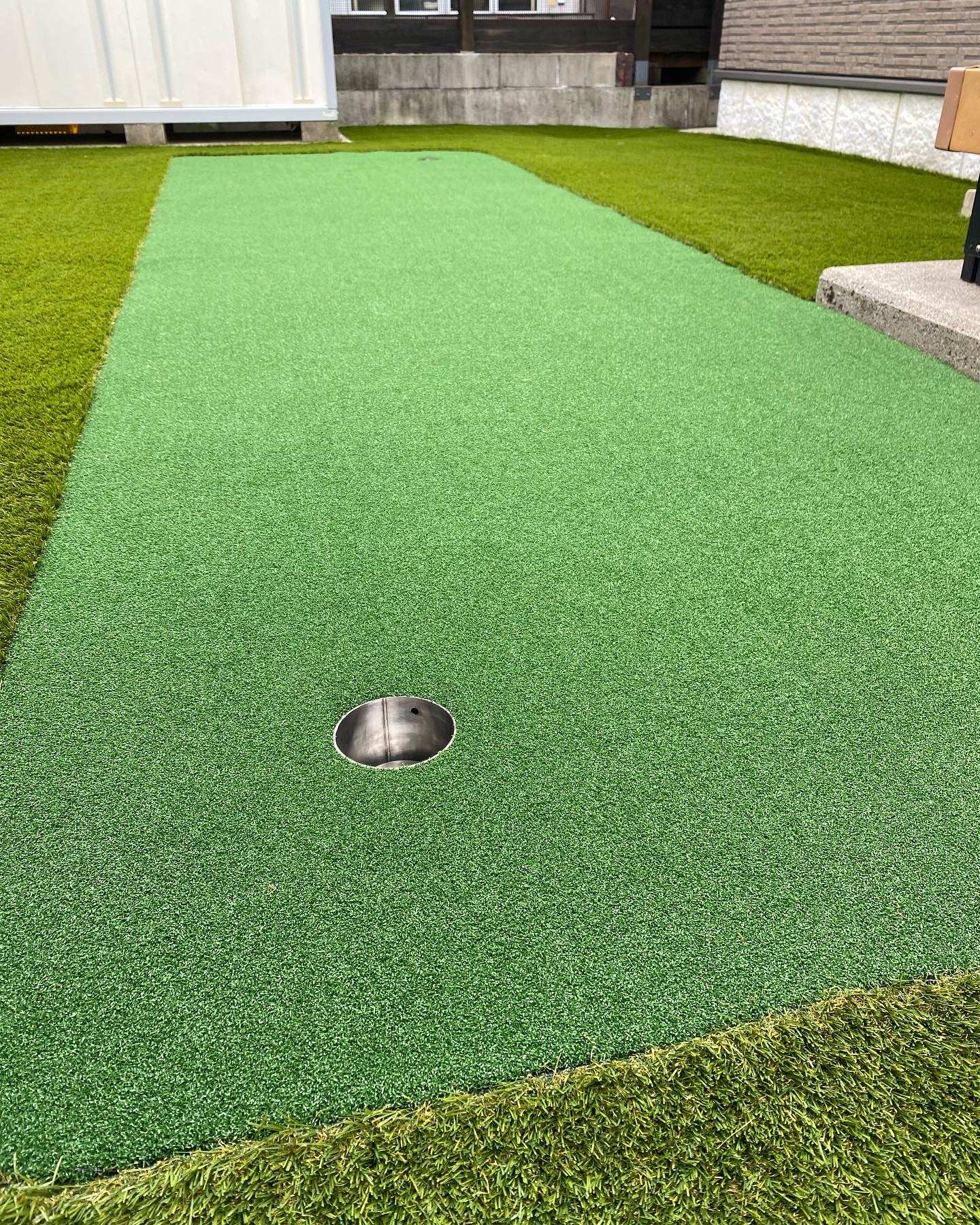 image3 3 人工芝とゴルフパターのコラボです(^^♪